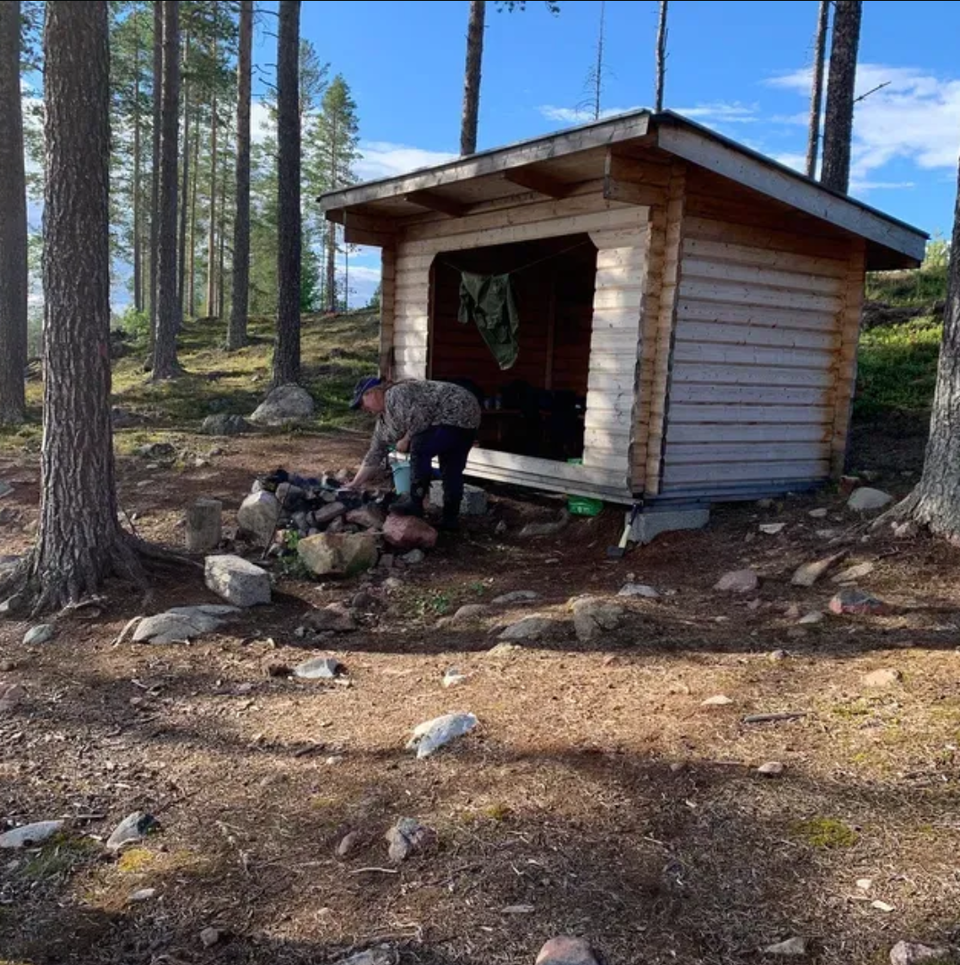 Vindskydd vid Korskälltjärn som funkar för övernattning