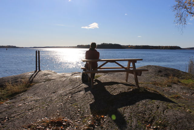 Fikabord längs Strandstigen i Farstanäs naturreservat