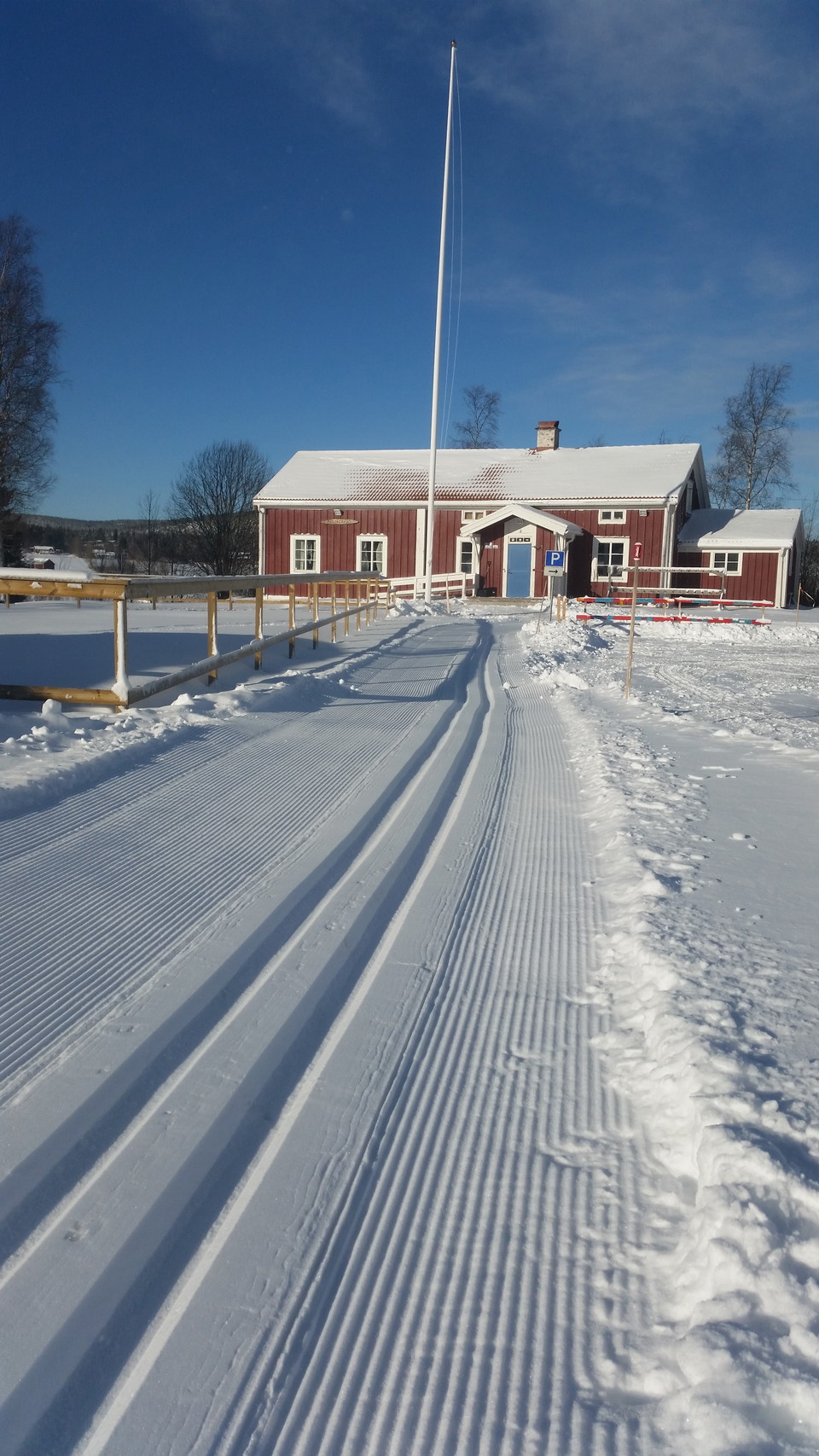 Fina skidspår in mot Hulistugan