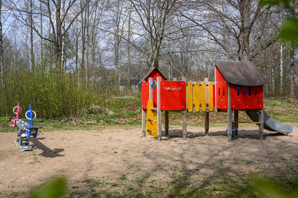 Klätterställning med rutschkana