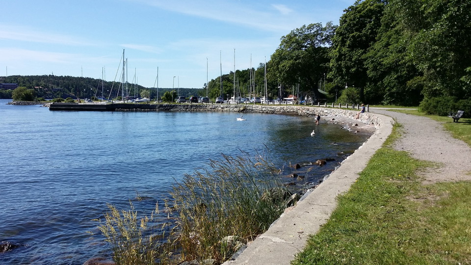 Stensatt kaj och brygga i Brevik. Foto Lidingö stad