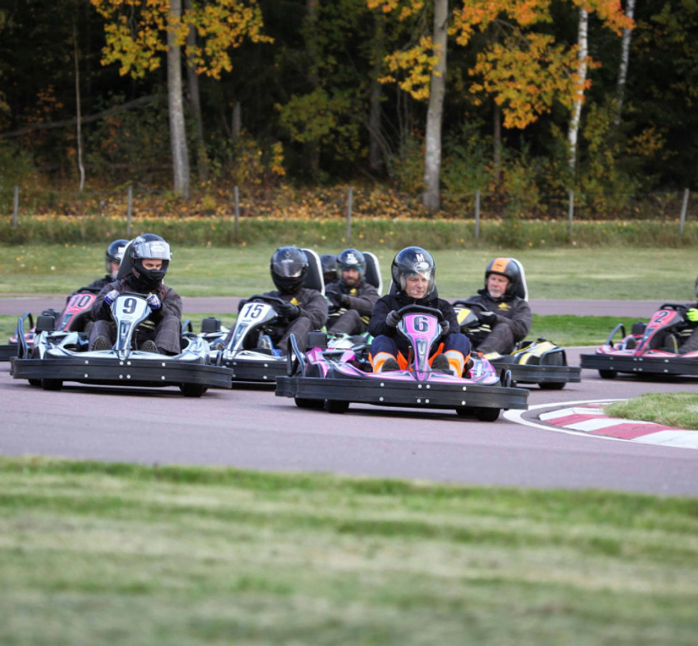 Personer som åker Gokart i Kristinehamn