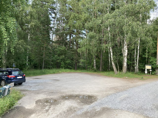 Entré och parkering, Huvududden