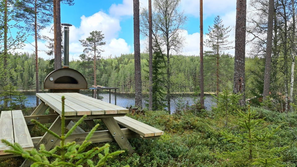 Bord och stenugn öppet för alla att använda