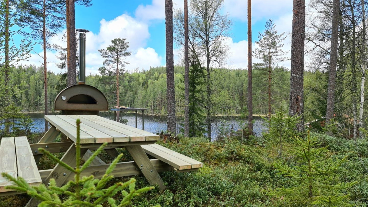 Bord och stenugn öppet för alla att använda
