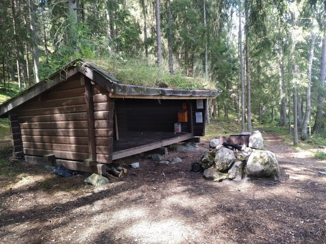 Stora Träskets vindskydd och eldstad