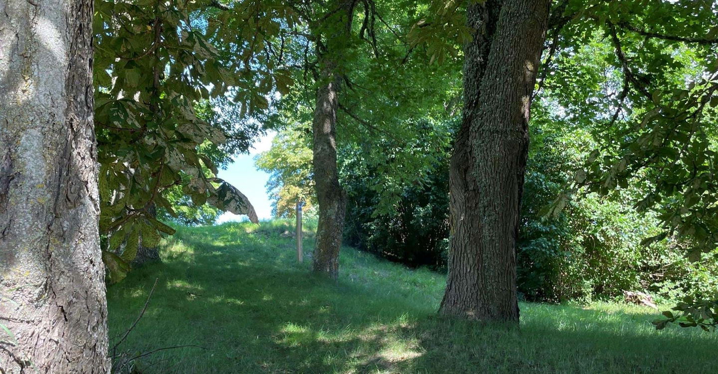 Askahögen, plattform för hallbyggnad från vendeltid.
Söder om etapp Vadstena-Motala
Vadstena kn
