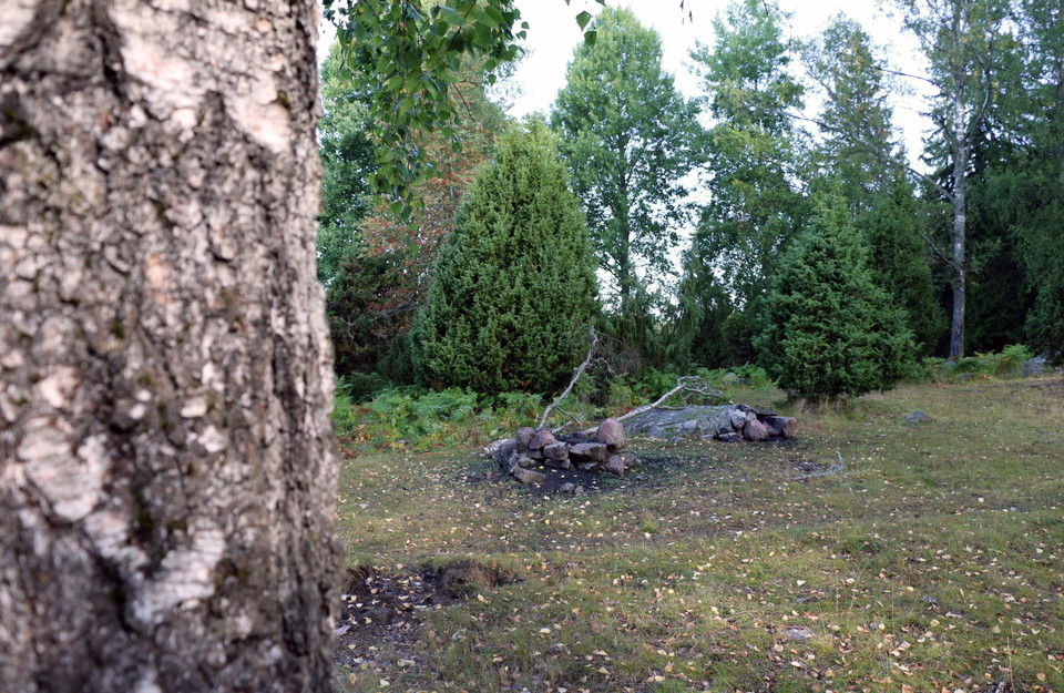 Liten eldstad.