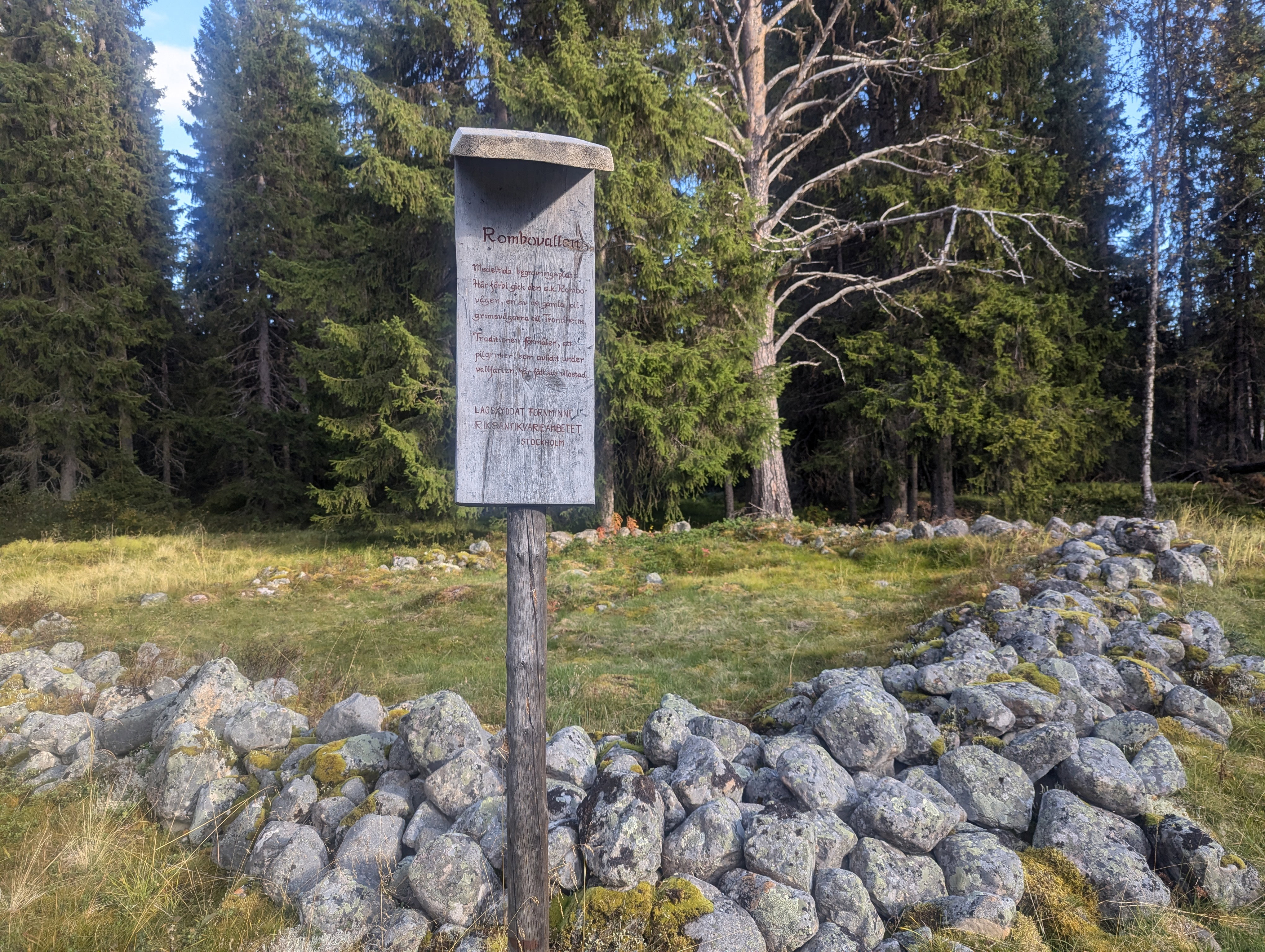 Historiska lämningar vid Rombovallen