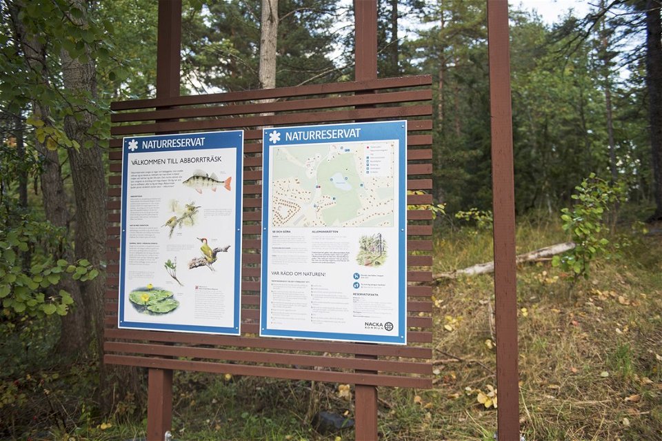 Informationstavla vid Abborrträsks västra entré