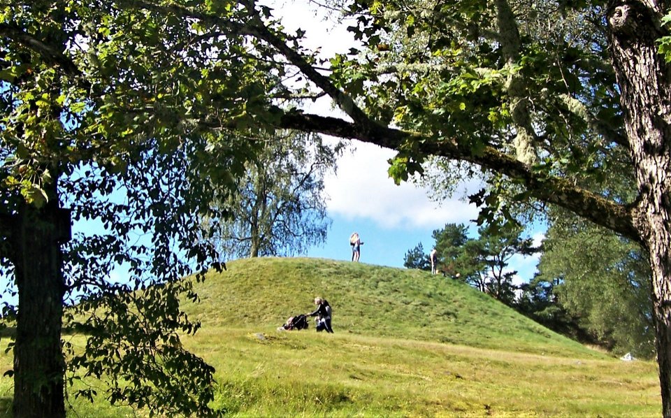I centrala Nysäter ligger en av de tre stora gravhögar som finns i kommunen.