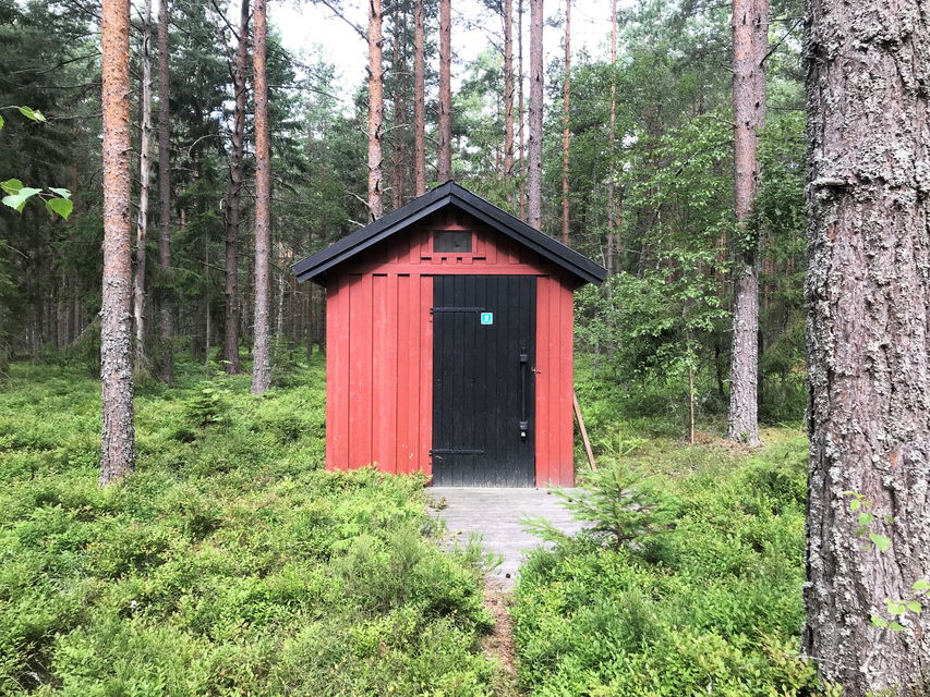 Torrtoaletten vid förgreningen Onsösundet