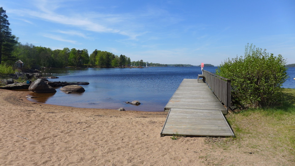 Brygga med sittbänk