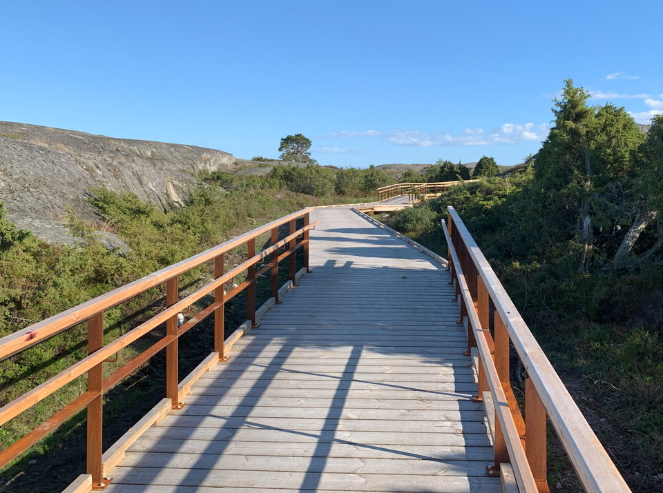 Ramp från entrén till Zarahs strand på Bullerö, Nämdöskärgårdens nationalpark