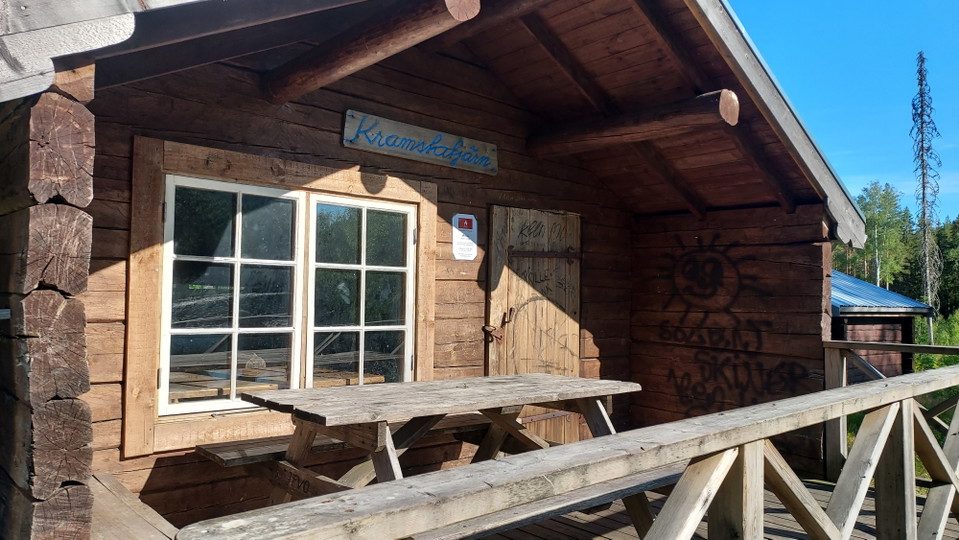 Raststuga vid Kramstatjärn med ramp