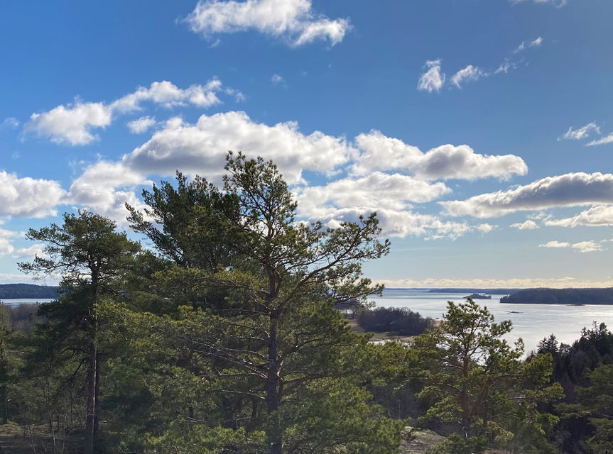 Utsikt mot Tullgarnsviken och Mörköfjärden. 