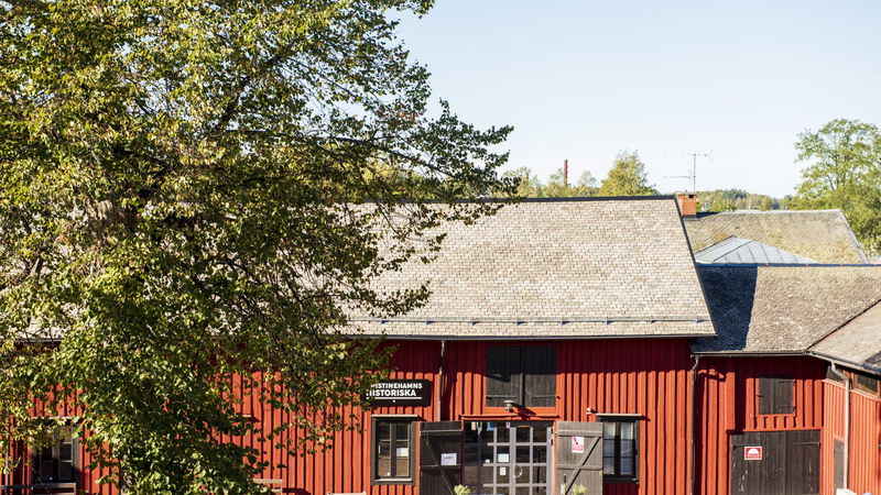 Kristinehamns Historiska ligger i den gamla stallbyggnaden vid Wahlundgården.