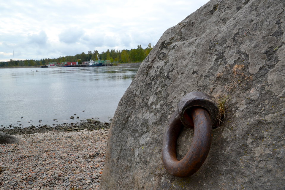 Järnring i stor sten, Ljusne