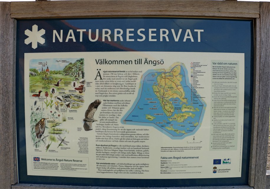 Informationstavla över naturreservat.