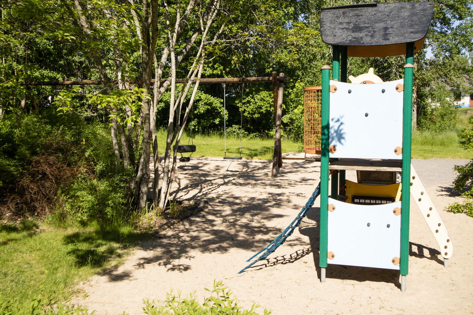 Lekhus vid lekplatsen