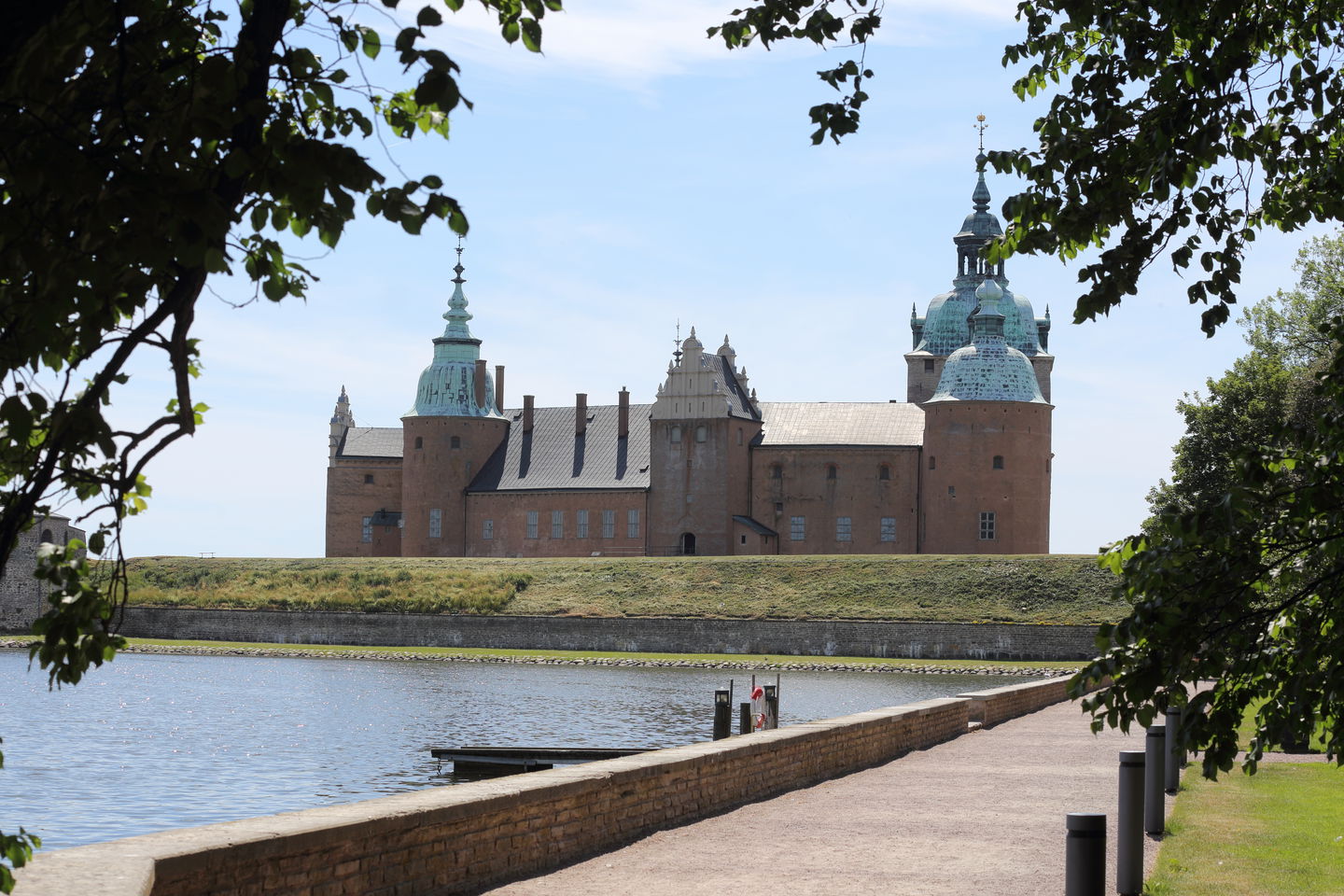 Kalmar slott sett från stadsparken
