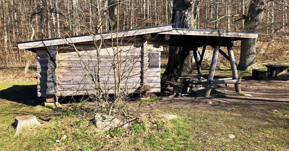 Vindskydd Almalyckan. 
Etapp: Omberg runt, Signaturleden. 
Ödeshög