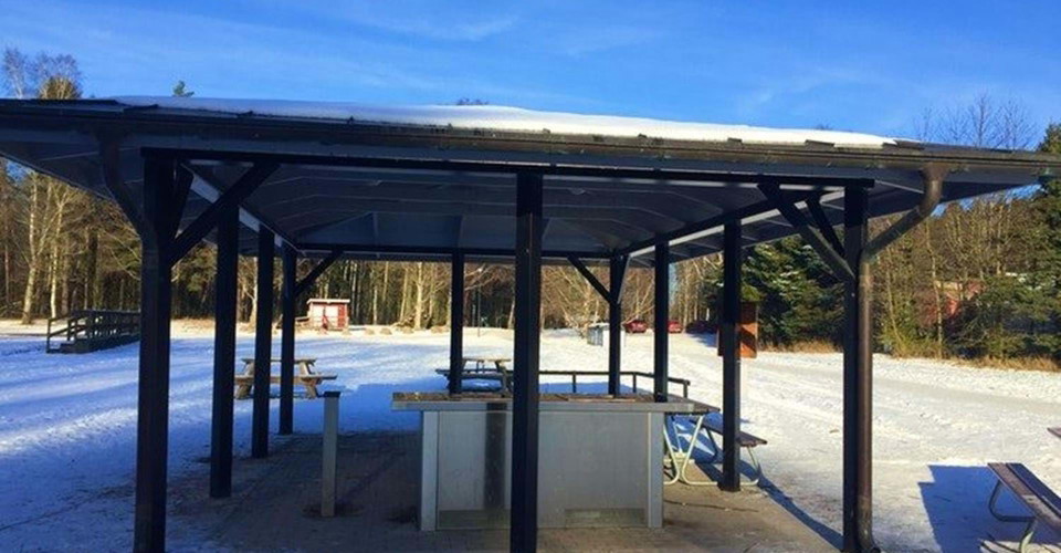 Grillplats vid Råssnäs friluftsområde.  
Etapp: Råssnäsudden–Mariebergsudden. 
Motala. 