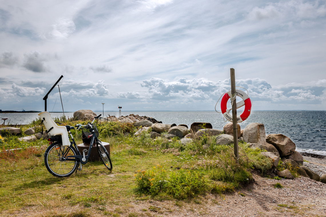 Utsikt över Öresund från hamnområdet i Nyhamnsläge.