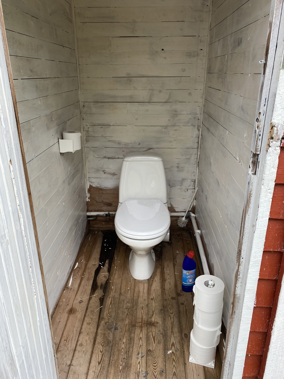 Outdoor toilet