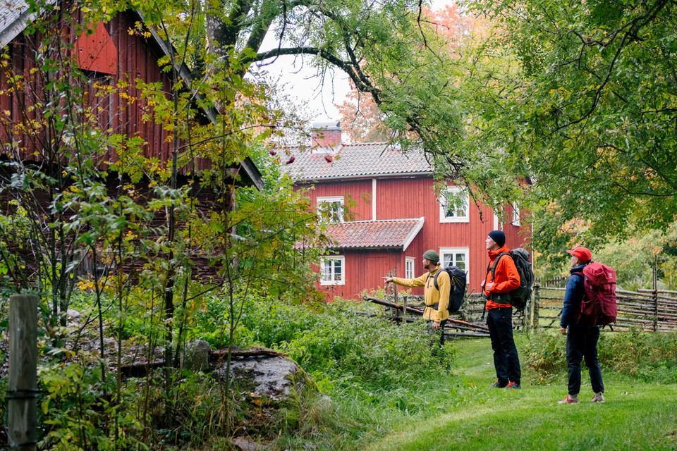Röda hus med vita knutar