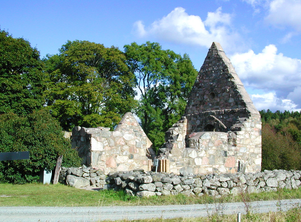 The ruins of Össeby church, dating back to the 15th century. 