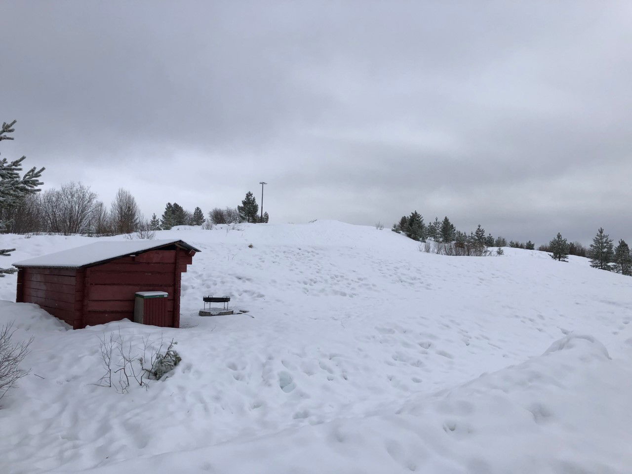 Vindskydd vid Ängsmons pulkabacke