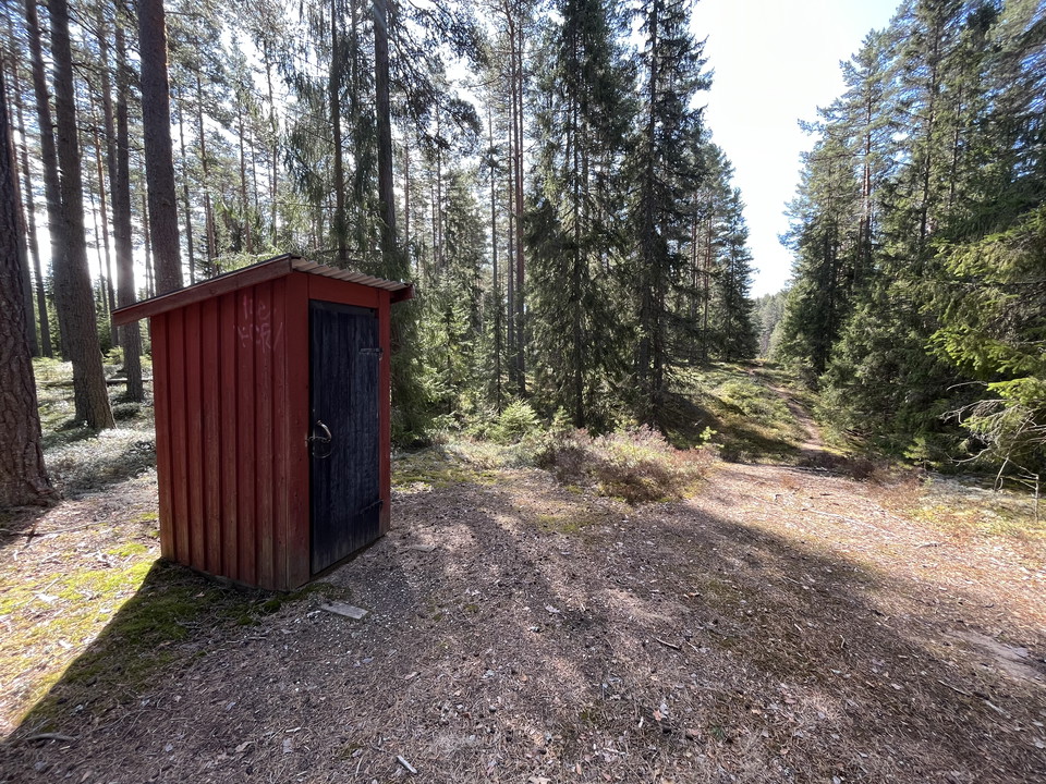 Tc och vy mot tjärnen