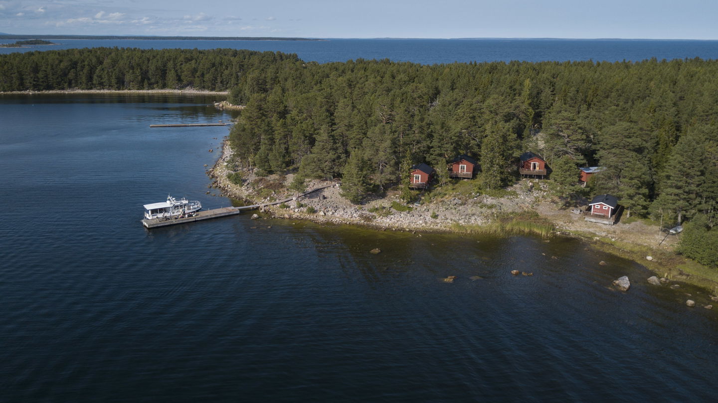 Ön Klacksörarna med stugor att hyra