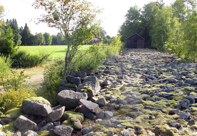 Stone wall Deragård