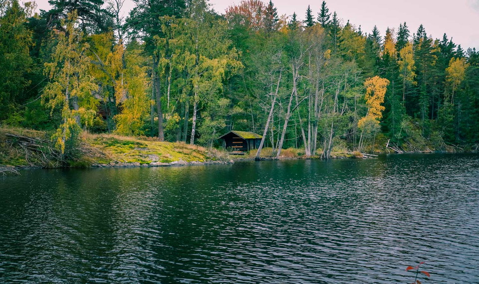Pausa vid sjökanten
