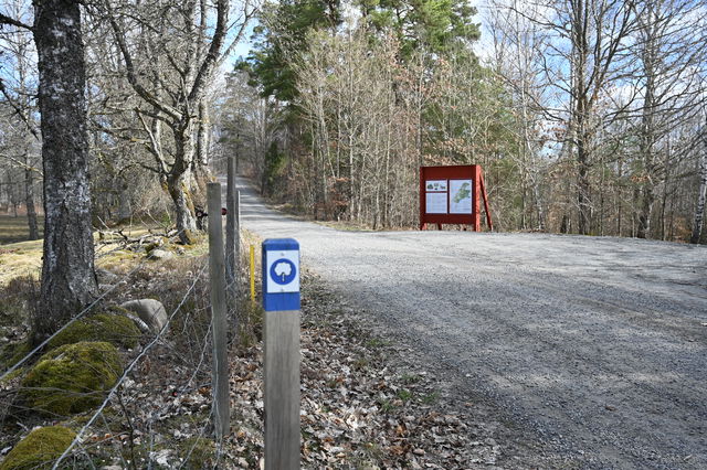 Informationsskyltar Linnés Råshult, Utmarken