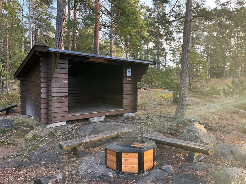Vindskyddet Lejonklippan med grillplats