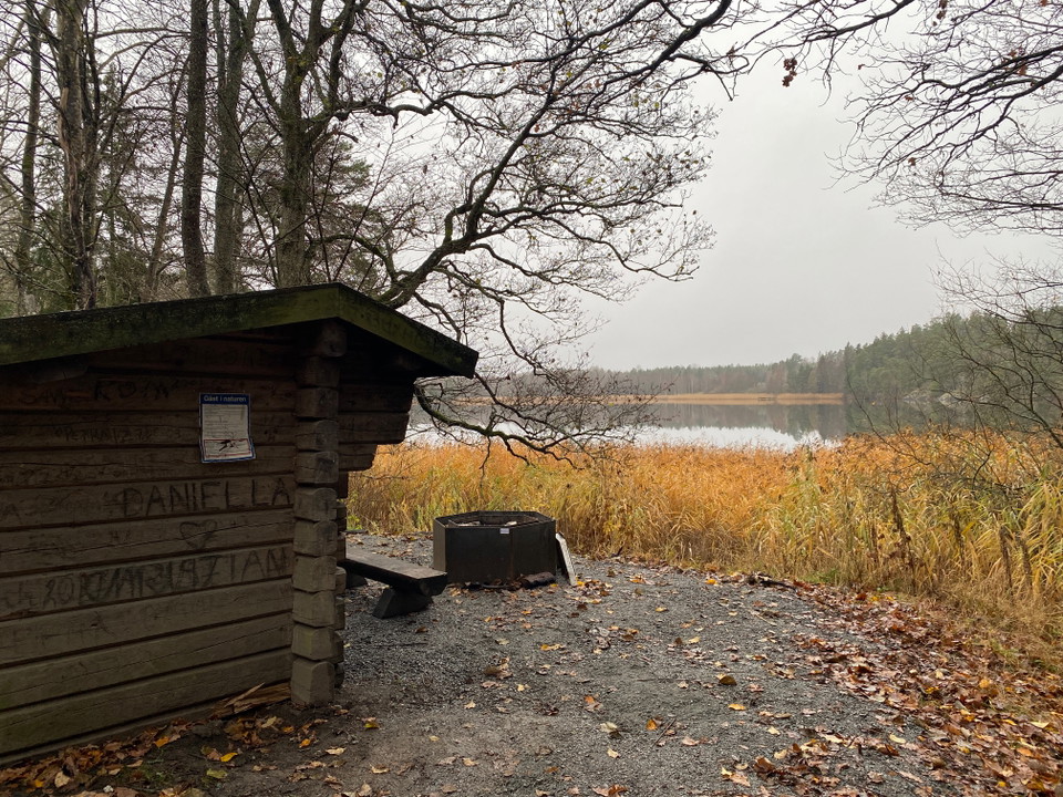 Vindskydd vid sjön Ramsen