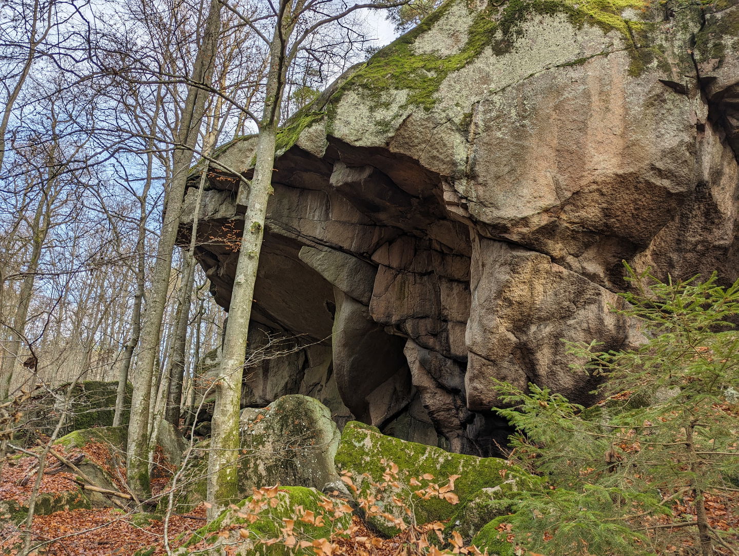 Överhänget Kyrkan.
