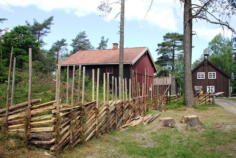 skigard omkranser tunet