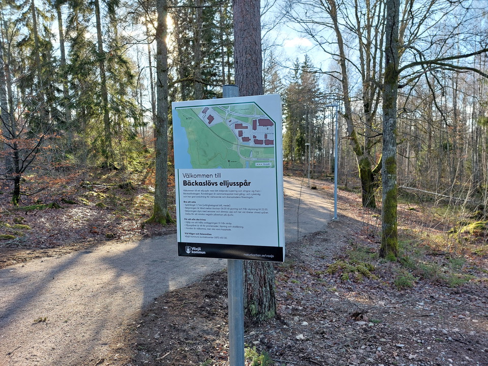 Tre informationsskyltar på plats