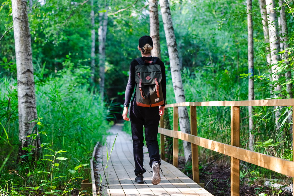 En person vandrar på leden