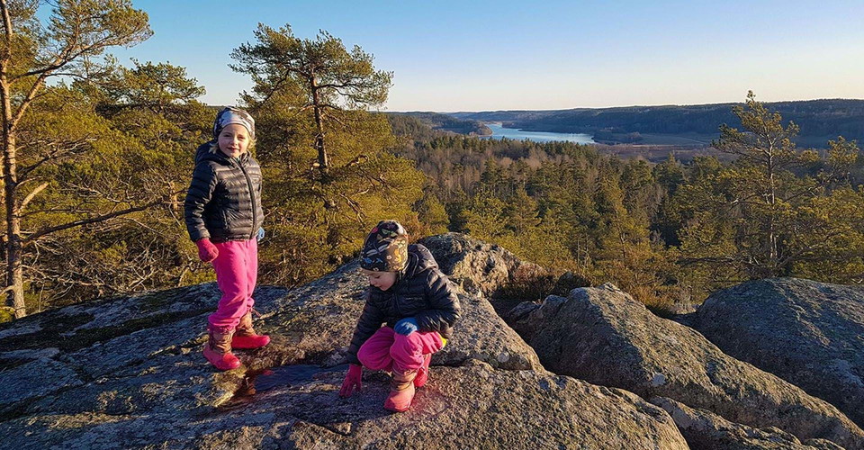 Barn på Seboklint, berg i Åtvidaberg