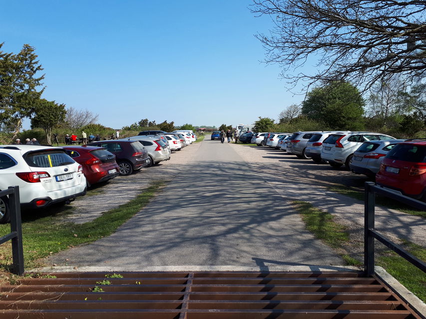 bilar på parkering