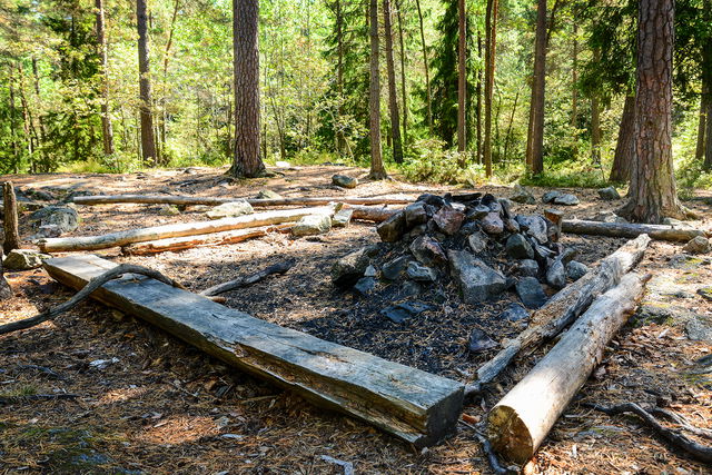 Grillplats i nordöstra Älvsjöskogen