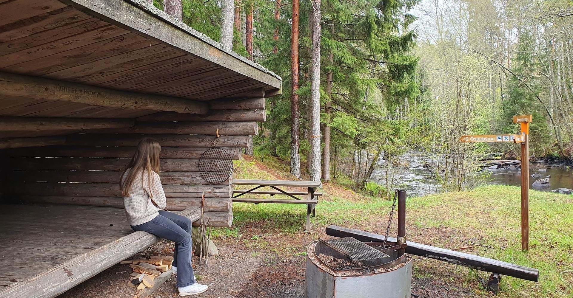 Grillplats, eldplats vid vindskyddet Ådala invid Bulsjöån.
Etapp: Norra Vi - Österbymo.
Ydre