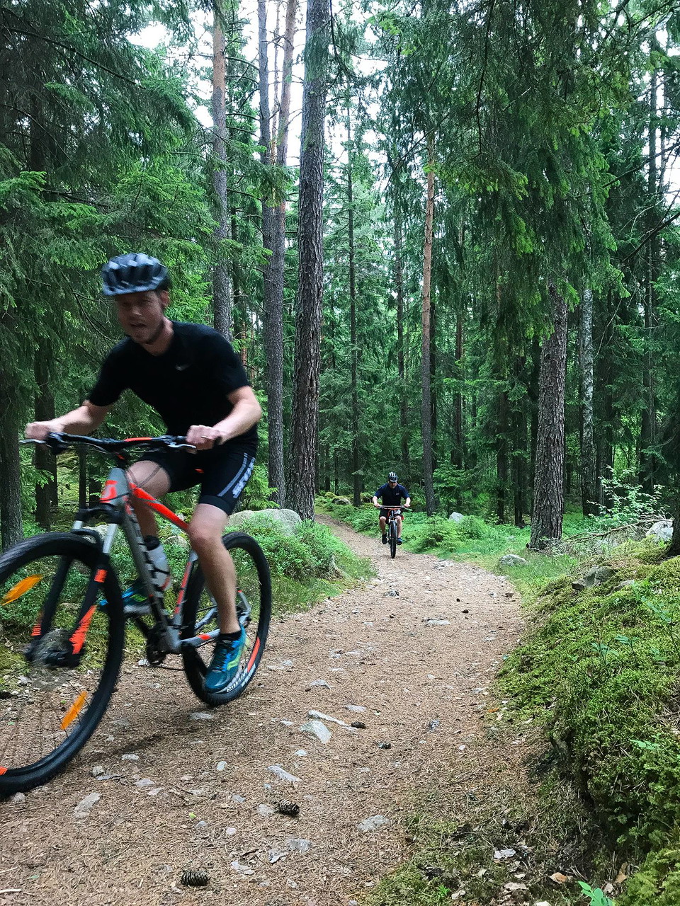 Cyklist i MTB-spåret