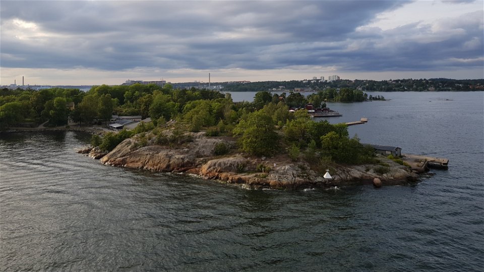 Stora Fjäderholmen sedd från söder. Foto Lidingö stad