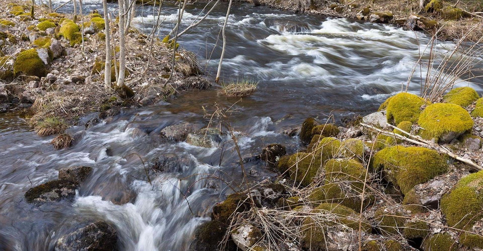 Vandringen går en sträcka längs Bulsjöån. I närheten av Suds bruk.
Etapp: Norra Vi - Österbymo.
Ydre.